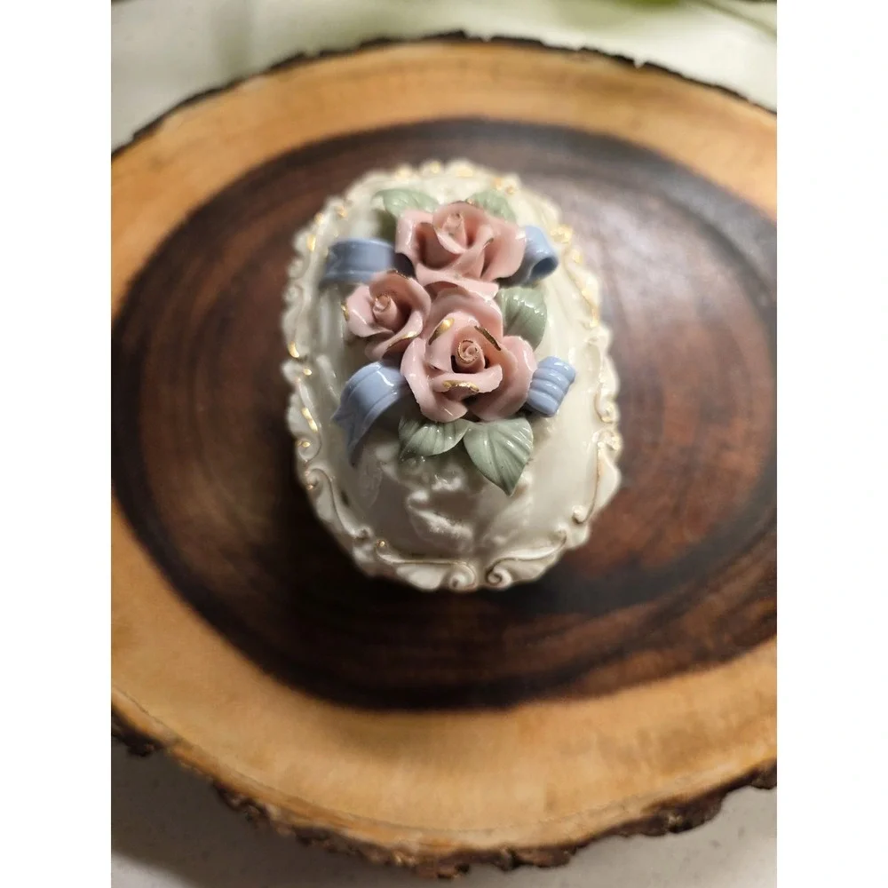 Ivory/Raised‎ Pink Flowers/Embossed Ceramic Trinket Box/Gold Trim/3